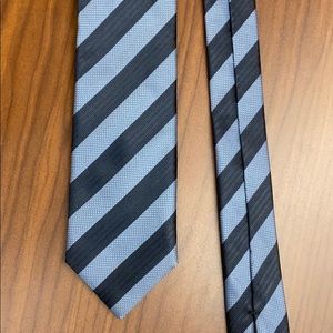 Diagonal Striped blue tie